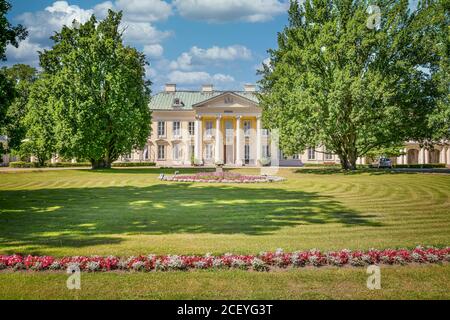 Historischer Palast in der Stadt Walewice, Polen. Stockfoto