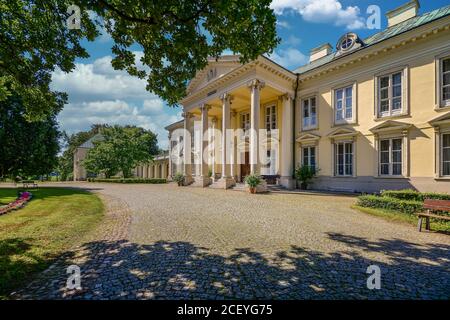 Historischer Palast in der Stadt Walewice, Polen. Stockfoto