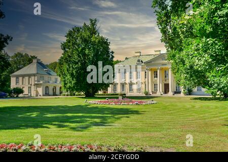 Historischer Palast in der Stadt Walewice, Polen. Stockfoto