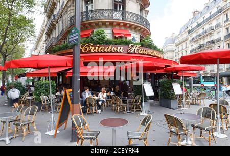 Das Triadou Haussmann Restaurant, traditionelle Pariser Brasserie, befindet sich am Boulevard Haussmann in Paris, Frankreich. Stockfoto