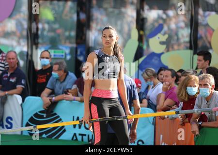 Lausanne, Schweiz. September 2020. LAUSANNE, SCHWEIZ - SEP 02: Robeilys PEINADO von Venezuela beim Aufwärmen des Pole Vault Athletissima Lausanne City Event Zählung für die Diamond League 2020 am Place de l'Europe in Lausanne Credit: Mickael Chavet/Alamy Live News Stockfoto