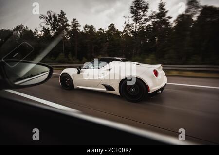 Alfa Romeo 4C auf der deutschen Autobahn Stockfoto