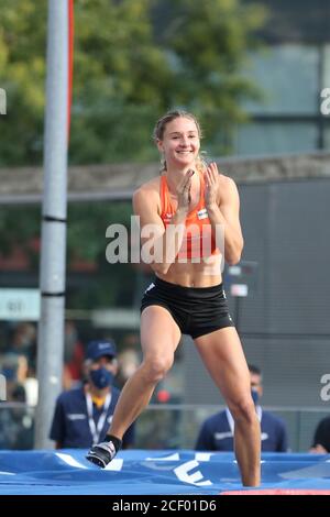 Lausanne, Schweiz. September 2020. LAUSANNE, SCHWEIZ - SEP 02: Andrina HODEL aus der Schweiz reagiert nach dem ersten Anlauf auf ihren ersten Versuch im Pole Vault Athletissima Lausanne City Event Zählung für die Diamond League 2020 am Place de l'Europe in Lausanne Credit: Mickael Chavet/Alamy Live News Stockfoto