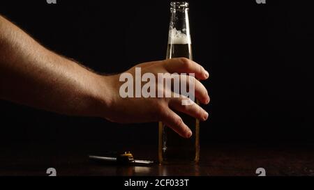 Seien Sie sicher, trinken Sie nicht und fahren Sie nicht. Geeignet für soziale Werbung. Stockfoto