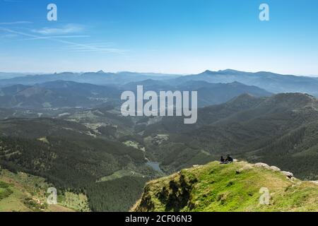 Eine schöne Aussicht vom Gipfel Ganekogorta, Spanien. Stockfoto