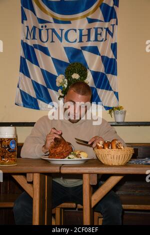 Filip Pavlovic, SAT1 Promiboxen, Hofbräu Wirtshaus, 15 jähriges Jubiläum, Hamburg, Esplanade, 02.09.2020 Stockfoto