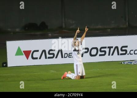 Salvador, Brasilien. September 2020. Pedro, feiert das Tor, während Bahia und Flamengo, an diesem Mittwoch (02), in einem Spiel gültig für die 7. Runde der brasilianischen Meisterschaft 2020, ein Spiel im Pituaçu Stadion, in Salvador, Bahia, Brasilien. Quelle: Tiago Caldas/FotoArena/Alamy Live News Stockfoto