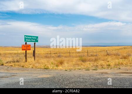 Der Eingang zum Palouse Falls State Park an der Autobahn in der Palouse High Desert von Washington State, USA Stockfoto