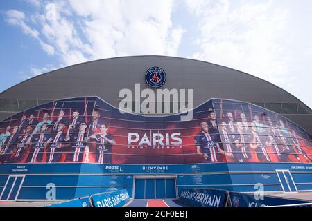 Paris, Frankreich. April 2020. Das Stadion Parc des Princes befindet sich in Paris, Frankreich, 10. April 2020. Drei Paris Saint-Germain Spieler haben positiv für COVID-19 getestet, die Ligue 1 Riesen am Dienstag bestätigt. Die französische Sportzeitung L'Equipe berichtete später, dass die drei Spieler Neymar und das argentinische Duo Angel Di Maria und Leandro Paredes seien. Kredit: Jack Chan/Xinhua/Alamy Live Nachrichten Stockfoto