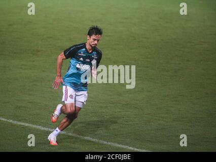 Salvador, Brasilien. September 2020. Rodrigo Caio, ein Flamengo-Spieler, während Bahia und Flamengo, fand diesen Mittwoch (02), in einem Spiel gültig für die 7. Runde der brasilianischen Meisterschaft 2020, ein Spiel im Pituaçu-Stadion, in Salvador, Bahia, Brasilien. Quelle: Tiago Caldas/FotoArena/Alamy Live News Stockfoto