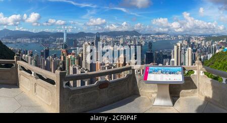 Lion Pavilion am Victoria Peak und Skyline, Hongkong Stockfoto