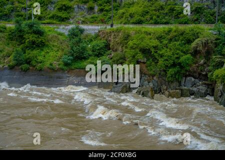 Dadu Fluss, der Hauptstrom im Westen von Sichuan, China. Stockfoto