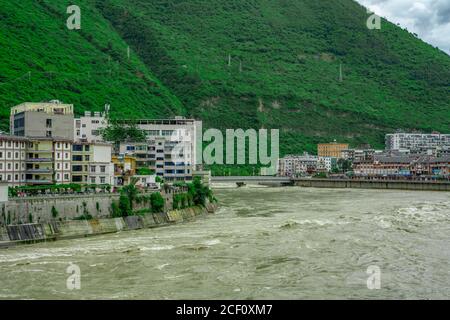 Dadu Fluss, der Hauptstrom im Westen von Sichuan, China. Stockfoto