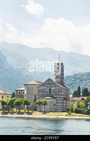 Comer See. Italien - 21. Juli 2019: Chiesa di Santa Maria del Tiglio in Gravedona. Stockfoto