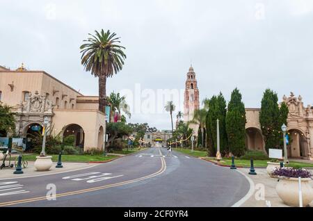 San Diego, Kalifornien, USA. September 2020. Menschen genießen Balboa Park in San Diego, Kalifornien am Mittwoch, 2. September 2020. Viele San Diegans besuchten den Balboa Park zu Beginn des Feiertagswochenendes. Kredit: Rishi Deka/ZUMA Wire/Alamy Live Nachrichten Stockfoto