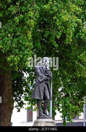 Eine umstrittene Statue des Sklavenhändlers Edward Colston in Bristol, Großbritannien am 15. Juli 2017. Sein Gesicht ist aus Protest gegen seine Präsenz im Stadtzentrum mit weißer Farbe markiert. Am 7. Juni 2020 wurde die Statue von Protestierenden gestürzt und in den Stadthafen geworfen. Stockfoto