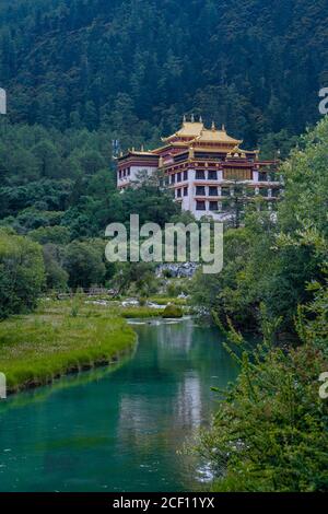 Chonggu Tempel, ein tibetischer Tempel in Yading, Sichuan, China. Stockfoto