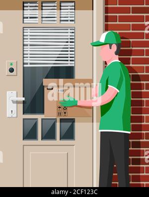 Mann hinterließ Kartons mit Waren in der Nähe der Hausfassade. Kurier Charakter hält Paket. Karton Lieferung Verpackung geschlossene Box mit zerbrechlichen Zeichen. Kostenloser und schneller Versand. Cartoon flache Vektor-Illustration Stock Vektor