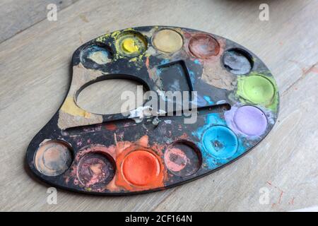 Farbpalette mit verschiedenen Farben. Artist Paint Board. Farbenfrohes Brett. Stockfoto