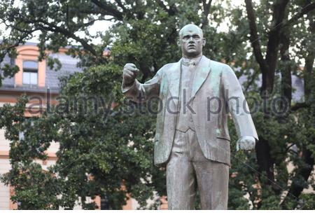 Eine Statue von Ernst Thälmann, einem deutschen kommunistischen Politiker und Führer der Kommunistischen Partei Deutschlands von 1925 bis 1933, in der Stadt Weimar. Stockfoto