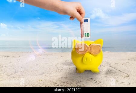 Konzept Bild über sparen Geld für einen Urlaub auf der Strand Stockfoto