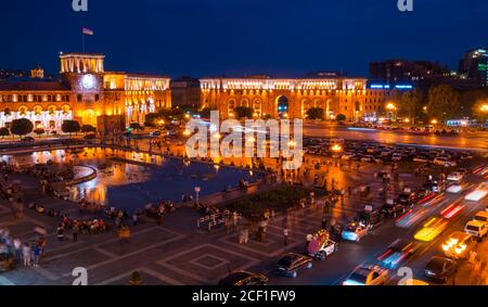 Platz der Republik bei Nacht, Stadt Jerewan, Armenien, Naher Osten Stockfoto