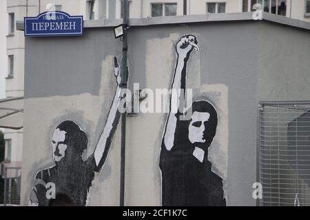 Minsk Belarus - 2. September 2020: Friedliche Proteste in Belarus nach den Präsidentschaftswahlen in Belarus 2020. Platz der Veränderungen, konzeptionelle Wand Stockfoto