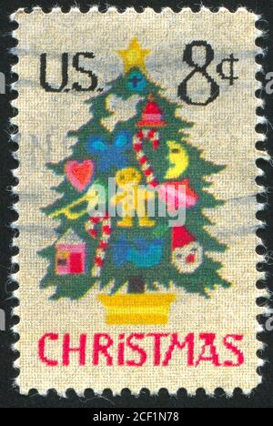 USA - UM 1973: Briefmarke gedruckt von den Vereinigten Staaten von Amerika, zeigt Weihnachtsbaum in Nadelspitze, um 1973 Stockfoto