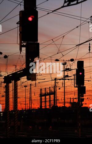 Köln, Deutschland. August 2020. Freileitungen und Gleissysteme am Frankfurter Hauptbahnhof (Archivbild). Frankfurt, 31. August 2020 Quelle: dpa/Alamy Live News Stockfoto