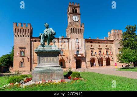 Italien, Lombardei, Busseto, Giuseppe Verdi Denkmal von Luigi Secchi Datum 1913 Hintergrund Rocca Pallavicino Stockfoto