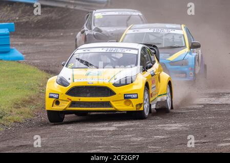 Ollie O'Donovan in Ford Fiesta Rennen in den Supercars bei der 5 Nationen British Rallycross Veranstaltung in Lydden Hill, Kent, Großbritannien. Während COVID-19. Stockfoto