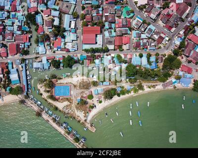 Luftbild Fischerdorf bei Teluk Bahang. Stockfoto