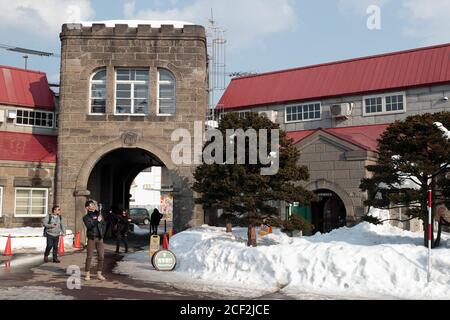 Vordereingang (von innen) Nikka Whisky Yoichi Distillery, nahe Otaru, Hokkaido, Japan 22 Feb 2019 Stockfoto