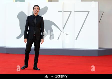 Italien, Lido di Venezia, 02. September 2020 : der italienische Sänger Diodato auf dem roten Teppich des 77. Internationalen Filmfestivals in Venedig Foto © Ottavia Da Re/Sintesi/Alamy Live News Stockfoto