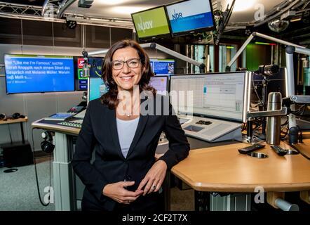 Hamburg, Deutschland. September 2020. Katja Marx, Leiterin des NDR-Radios, steht in einem der Radiostudios des Senders. Der Deutsche Radiopreis wird am 10. September 2020 in Hamburg verliehen.Quelle: Axel Heimken/dpa/Alamy Live News Stockfoto