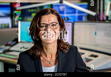 Hamburg, Deutschland. September 2020. Katja Marx, Leiterin des NDR-Radios, steht in einem der Radiostudios des Senders. Der Deutsche Radiopreis wird am 10. September 2020 in Hamburg verliehen.Quelle: Axel Heimken/dpa/Alamy Live News Stockfoto