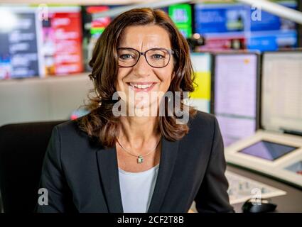 Hamburg, Deutschland. September 2020. Katja Marx, Leiterin des NDR-Radios, steht in einem der Radiostudios des Senders. Der Deutsche Radiopreis wird am 10. September 2020 in Hamburg verliehen.Quelle: Axel Heimken/dpa/Alamy Live News Stockfoto