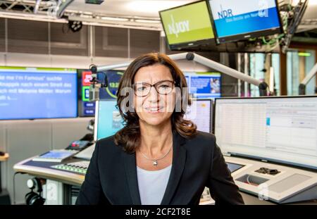 Hamburg, Deutschland. September 2020. Katja Marx, Leiterin des NDR-Radios, steht in einem der Radiostudios des Senders. Der Deutsche Radiopreis wird am 10. September 2020 in Hamburg verliehen.Quelle: Axel Heimken/dpa/Alamy Live News Stockfoto