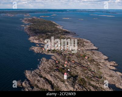 Landsort ist der Name eines Leuchtturms auf der Insel Öja. Das kleine Dorf ist eines der beliebtesten Reiseziele in Stockholms Schärengarten. Stockfoto