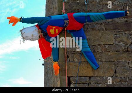 Eine Ausstellung beim Scarecrow Festival, das jährlich im Dorf Wray in der Nähe von Lancaster, Großbritannien, stattfindet. Superman. Stockfoto