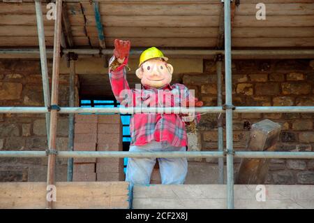 Eine Ausstellung beim Scarecrow Festival, das jährlich im Dorf Wray in der Nähe von Lancaster, Großbritannien, stattfindet. Bob der Baumeister Stockfoto