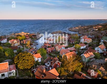 Landsort ist der Name eines Leuchtturms auf der Insel Öja. Das kleine Dorf ist eines der beliebtesten Reiseziele in Stockholms Schärengarten. Stockfoto