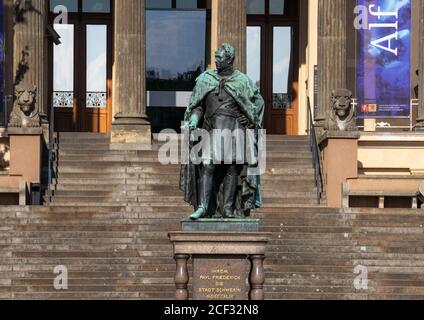 SCHWERIN, DEUTSCHLAND - 12. August 2020: SCHWERIN, DEUTSCHLAND 12. August 2020. Das Staatliche Museum Schwerin ist eine Kunstgalerie und ein mus Stockfoto