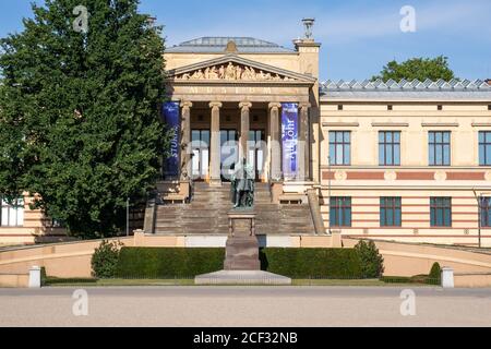 SCHWERIN, DEUTSCHLAND - 12. August 2020: SCHWERIN, DEUTSCHLAND 12. August 2020. Das Staatliche Museum Schwerin ist eine Kunstgalerie und ein mus Stockfoto