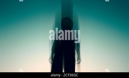 Blick auf eine geheimnisvolle Kapuzenfigur, von der Sonne umschildert. Mit einer unscharfen, unscharfen Bearbeitung. Stockfoto