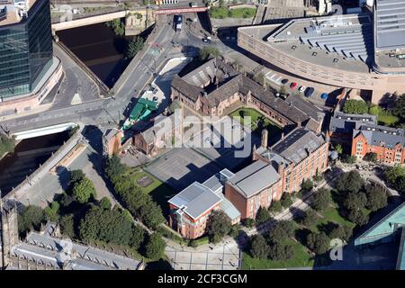 Luftaufnahme von Chetham's School of Music & Chetham's Library In der Nähe der Kathedrale von Manchester im Herzen des Stadtzentrums von Manchester Stockfoto