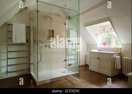 Land-Stil Badezimmer Stockfoto