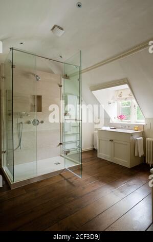 Land-Stil Badezimmer Stockfoto