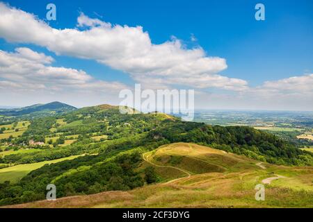 Die Malvern Hills von British Camp Iron Age Fort Blick auf die Worcestershire Beacon, Worcestershire, England Stockfoto