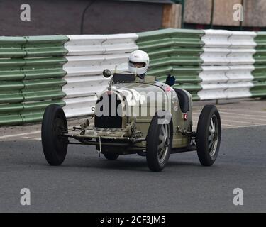 Chris Hudson, Bugatti T35B, John Holland Trophäe für Vintage und Pre-61 Rennwagen, VSCC Formula Vintage, Mallory Park, Leicestershire, England, 23 Stockfoto